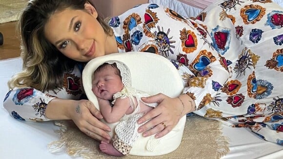 Filha de Virgínia Fonseca estrela ensaio newborn 6 dias após nascimento. Veja bastidor!