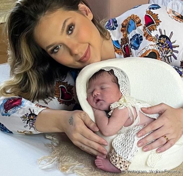 Virgínia Fonseca posa com a filha, Maria Alice, em ensaio newborn