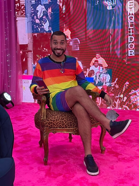 Gil do Vigor, do 'BBB21', surgiu com maquiagem em live que antecedeu a transmissão da Parada do Orgulho LGBTQIA+