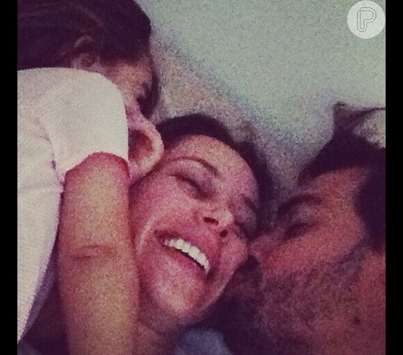 Dani Monteiro publicou foto ao lado da filha, Maria, e do marido, Felipe Uchoa