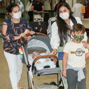 Simone, dupla de Simaria, desembarcou em São Paulo horas após ser fotografa em shopping do Rio