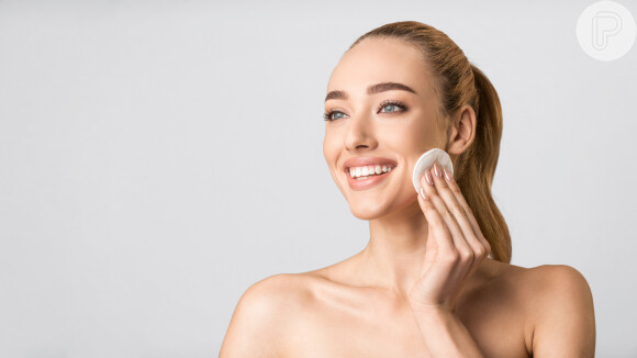 Cuidados com a pele: água micelar tem poder de limpar e hidratar a pele, além da função como demaquilante