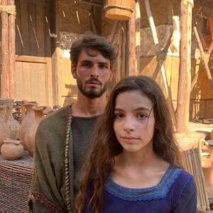 Novela 'Gênesis': filho de Betuel (Roberto Bomfim), Labão (Brenno Leone) vai maltratar a filha Lia (Bruna Perdigão)