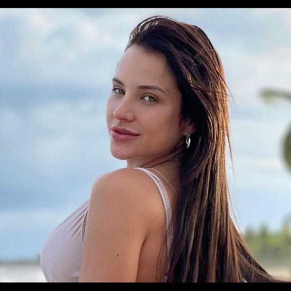 Gabi Martins surgiu poderosa em novo ensaio fotográfico divulgado no Instagram