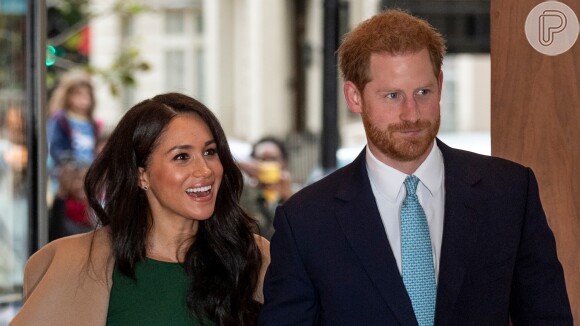Príncipe Harry está afastado de William desde entrevista ao lado de sua mulher, Meghan Markle. Tensão aumentou após briga por trás das câmeras no funeral de Príncipe Philip