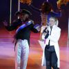Xuxa faz participação em sessão para convidados de 'Chacrinha, o Musical' e aparece com aplique e sem a bota ortopédica