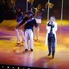 Xuxa canta 'Ilariê' ao lado de Stepan Nercessian, caracterizado como Chacrinha