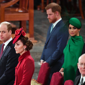 Harry e William ficaram afastados após saída do ruivo da família real