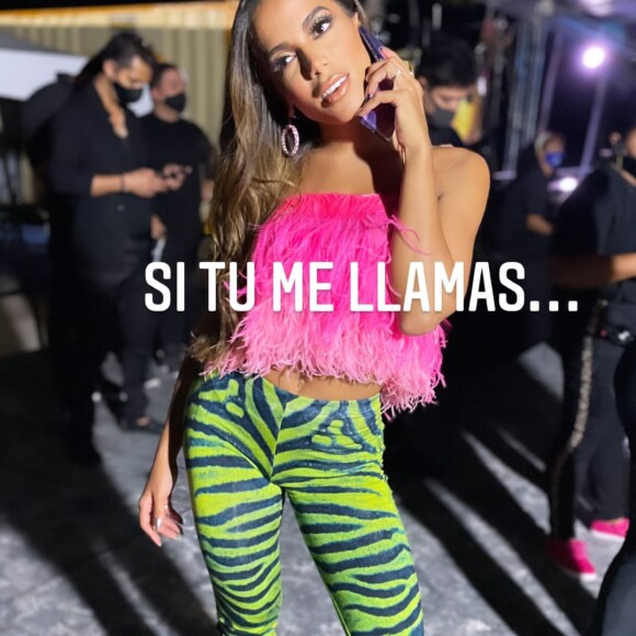 Anitta rebola em performance internacional para premiação na República Dominicana