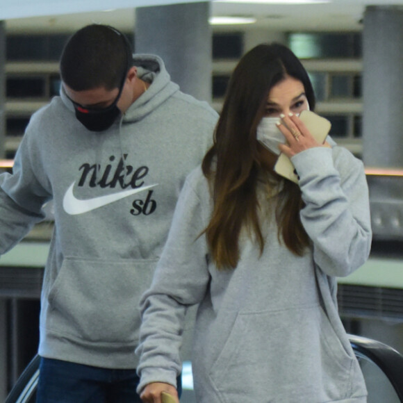 Mariana Rios e João Pedro, apontado como seu affair, foram clicados em aeroporto de São Paulo em julho de 2021