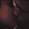 James Franco e Mila Kunis se beijam em cena do filme 'The Color of Time'