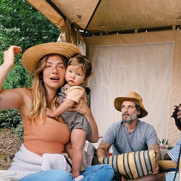 Giovanna Ewbank e Bruni Gagliasso fazem piquenique com filhos em Portugal