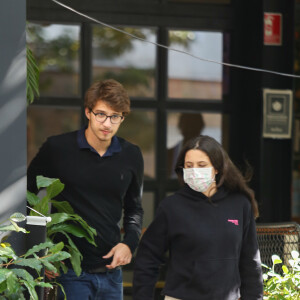Sophia Raia e o namorado, Felipe Lati, usaram looks com preto