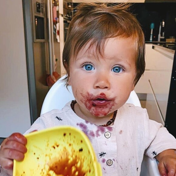 Zyan, filho caçula de Giovanna Ewbank e Bruno Gagliasso aparece com rosto sujo de comida e agita web