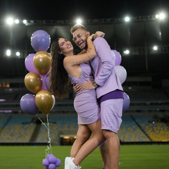 Boca Rosa e Fred descobriram o sexo do bebê em um chá revelação no Maracanã