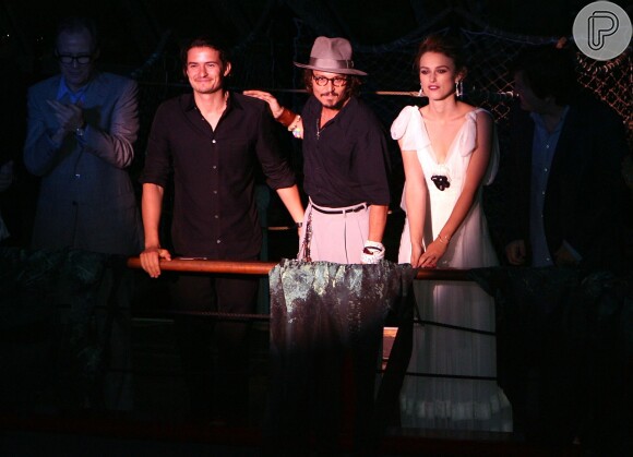 Keira Knightley estrela o filme 'Piratas do Caribe', com Johnny Depp e Orlando Bloom