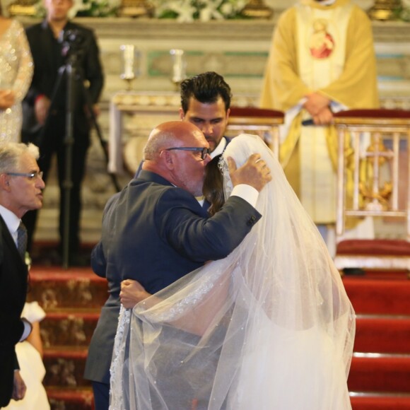 Nicole Bahls e Marcelo Bimbi se casaram na igreja da Candelária, no Rio de Janeiro