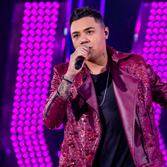 Felipe Araújo notou semelhança entre o irmão falecido, Cristiano Araújo, e sobrinho Bernardo: 'Cópias'