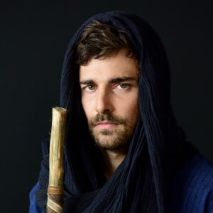 Novela 'Gênesis': Deus (voz de Flávio Galvão) avisa a Jacó (Miguel Coelho/Petrônio Gontijo) para ele deixar as terras de Labão (Heitor Martinez)