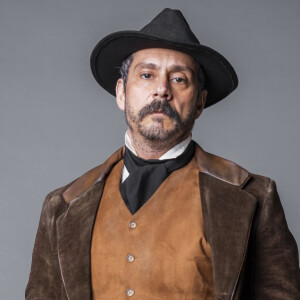 Na novela 'Nos Tempos do Imperador', Tonico (Alexandre Nero) vai à fazenda de Luísa (Mariana Ximenes) atrás de Jorge/Samuel (Michel Gomes) no capítulo de terça-feira, 10 de agosto de 2021