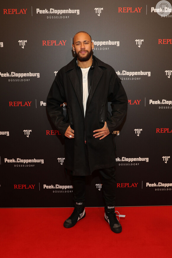 Neymar explica anonimato em novo romance: 'Queria marcar, mas ela não deixa'