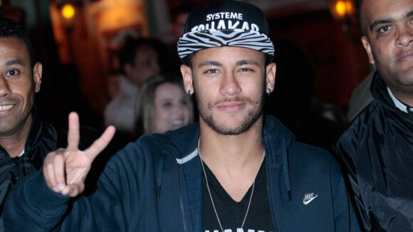 Neymar sugere novo romance e explica anonimato: 'Queria marcar, mas ela não deixa'