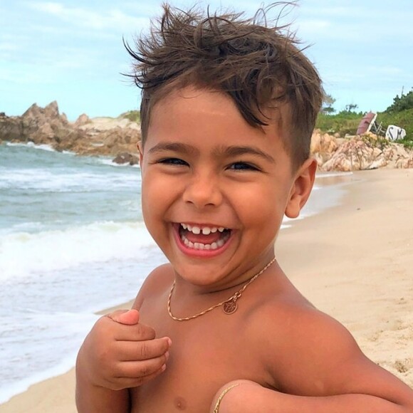 Simone e marido, Kaká Diniz se declaram para filho mais velho, Henry em aniversário de 7 anos: 'Nosso amor mais puro e verdadeiro'