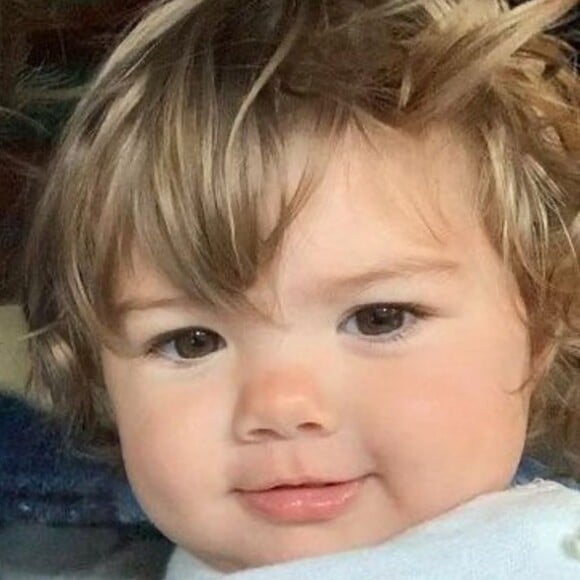 Clara Maria conquistou risadas de seguidores ao mostrar a língua para a mãe quando Tatá pediu um sorriso