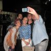 Luciano Huck e Angélica fazem selfie com Bruno Gagliasso e Giovanna Ewbank