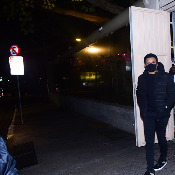 Tierry estava companhado de um amigo nesta sexta-feira (13)