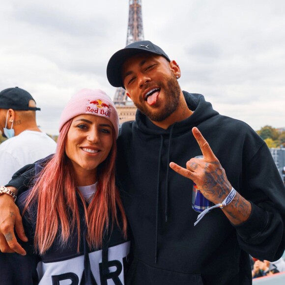 Neymar prestigiou a skatista Leticia Bufoni em competição de Paris