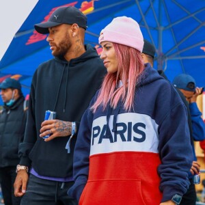 Leticia Bufoni foi para competição de skate em Paris e foi prestigiada por Neymar