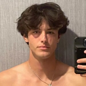 Anitta comentou na foto de Griffin Johnson, de 22 anos, após influenciador cortar o cabelo: '10 anos mais velho'