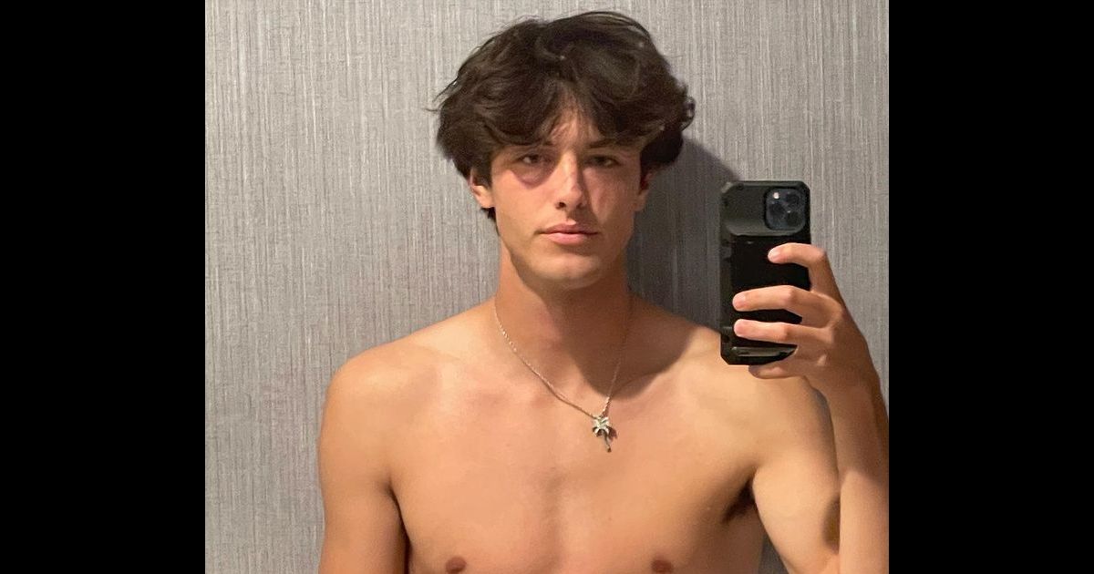 Anitta comentou na foto de Griffin Johnson, de 22 anos, após