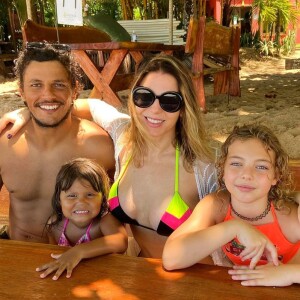 Sheila Mello e a filha, Brenda, foram comparadas em foto recente na web