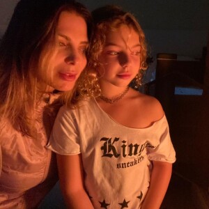 Sheila Mello reuniu as peripércias da filha, Brenda, em um vídeo