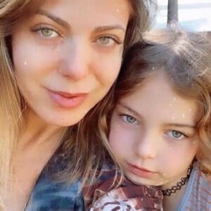 Sheila Mello é mãe de Brenda, de 8 anos, e contou que a filha tem personalidade forte