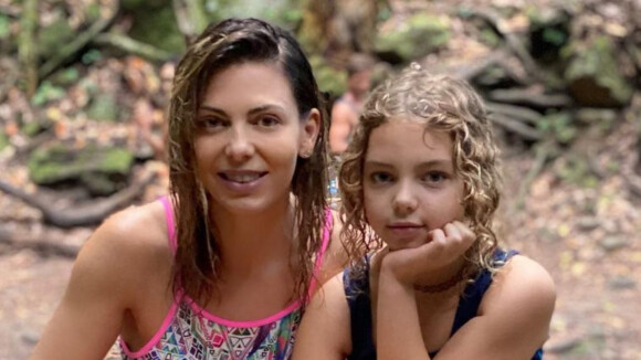 Sheila Mello ironiza em vídeo com travessuras da filha, Brenda: 'Menina é tranquilo'