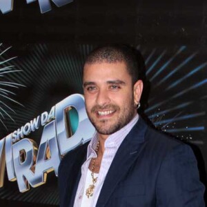 Paolla Oliveira e Diogo Nogueira apareceram juntinhos em bastidores de gravação