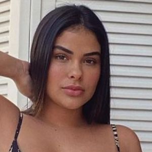 Ex-BBB Munik Nunes vai trocar próteses de silicone e passar por mamoplastia