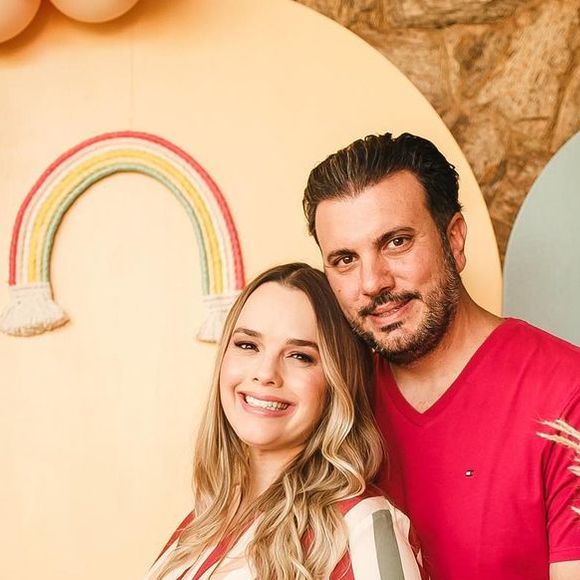 Grávida de 9 meses, Thaeme contou que o marido, Fábio da Lua, ficou preocupado com acidente doméstico