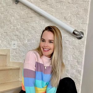 Thaeme, em 9º mês de gravidez, sofre acidente em casa: 'Susto'