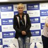 Xuxa foi sem a bota ortopédica ao evento do projeto 'ViraVida'