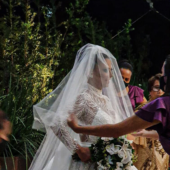 Viviane Araujo é arrumada para subir ao altar com Guilherme Militão