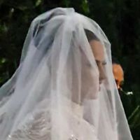 Viviane Araujo usa vestido de noiva com 40 mil cristais e avaliado em R$ 80 mil. Detalhes!