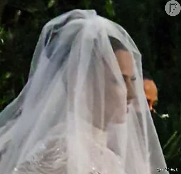 Vestido de casamento de Viviane Araujo foi avaliado em R$ 80 mil