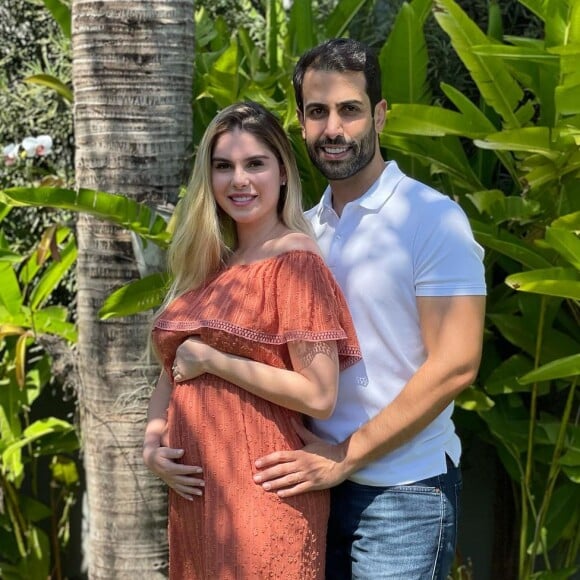 Grávida de gêmeos, Bárbara Evans e Gustavo Theodoro estão construindo casa que fica pronta em 2022