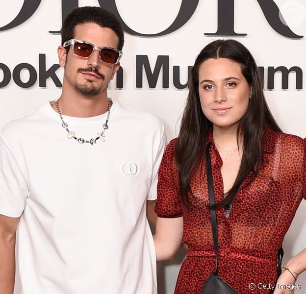 Sophia Raia rouba a cena ao posar de vestiddo transaparente em evento da Dior, em Nova York