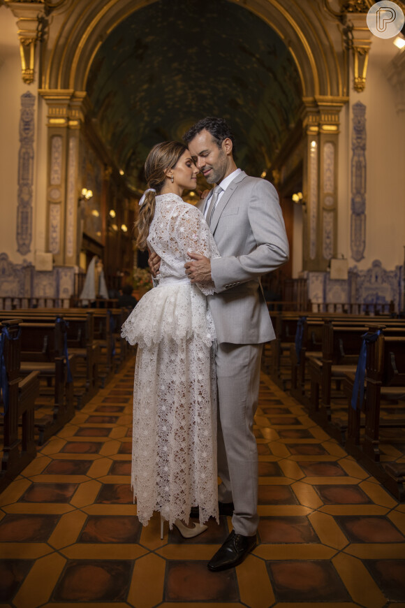 Carol Celico se casou com Eduardo Scarpa na Igreja Nossa Senhora do Brasil, em São Paulo