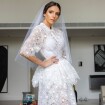 Carol Celico usa vestido de noiva discreto e dá detalhes do look de casamento. Veja!